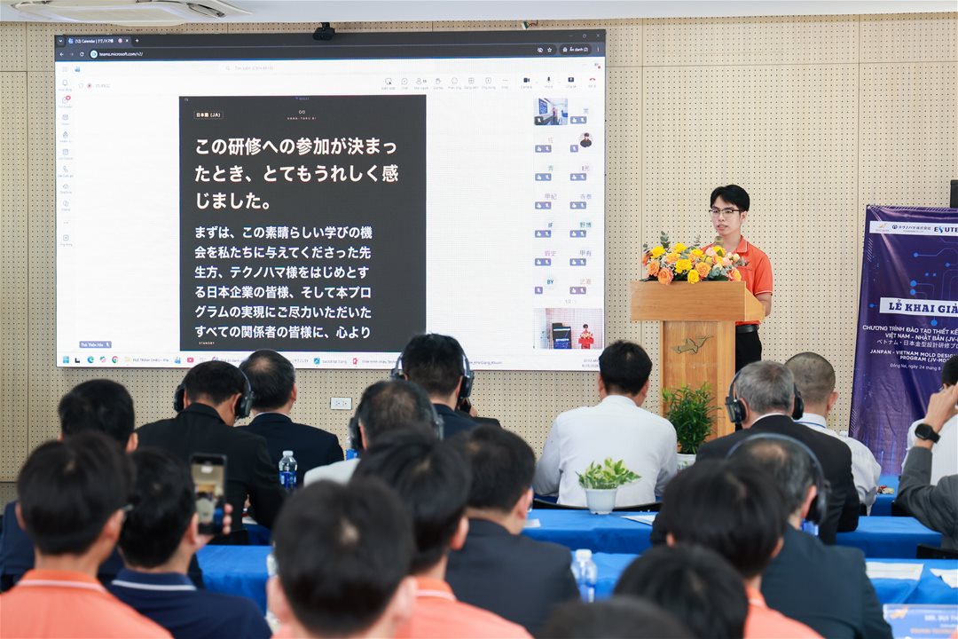 Sinh viên phát biểu